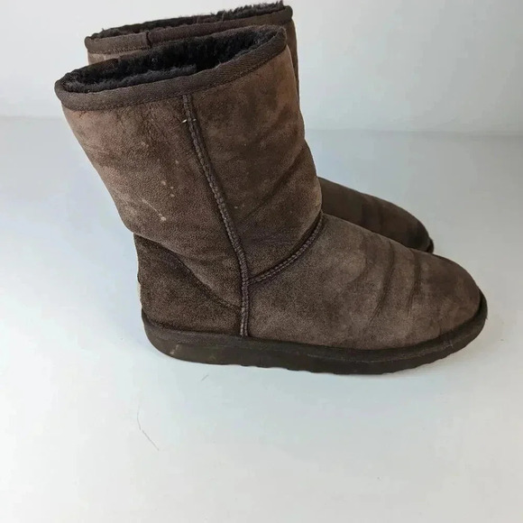 UGG Australia Classic Short Boots - 9 - Picture 5 of 8